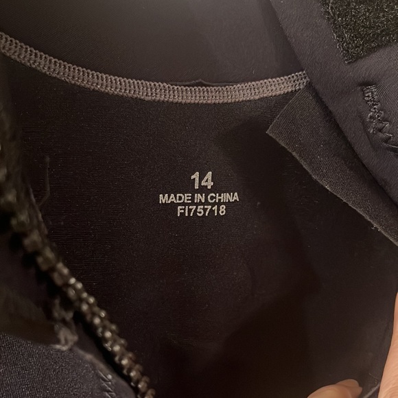 AQUA LUNG WET SUIT SIZE 14 - Picture 3 of 7